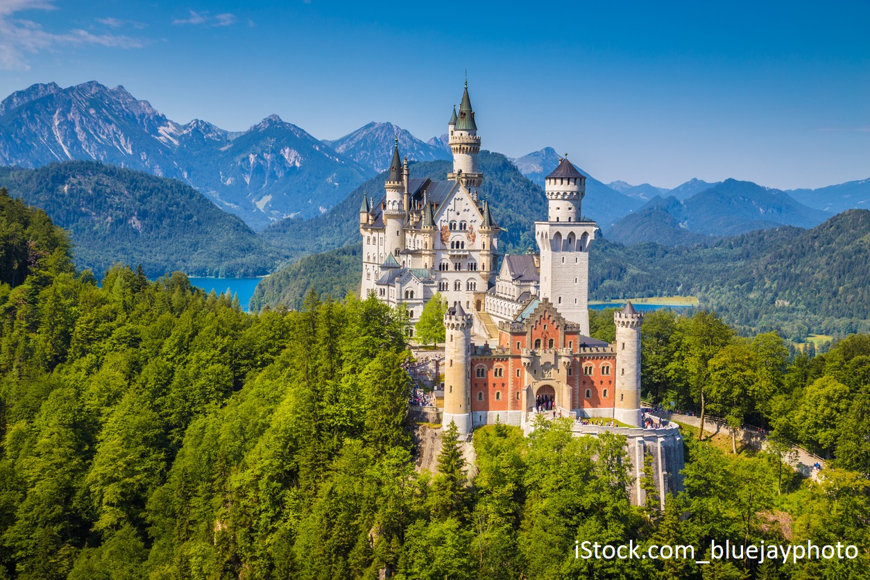 iStock.com bluejayphoto Neuschwanstein neu